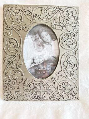 Demdaco Grapevine Pewter Frame for a 4”x6” photo